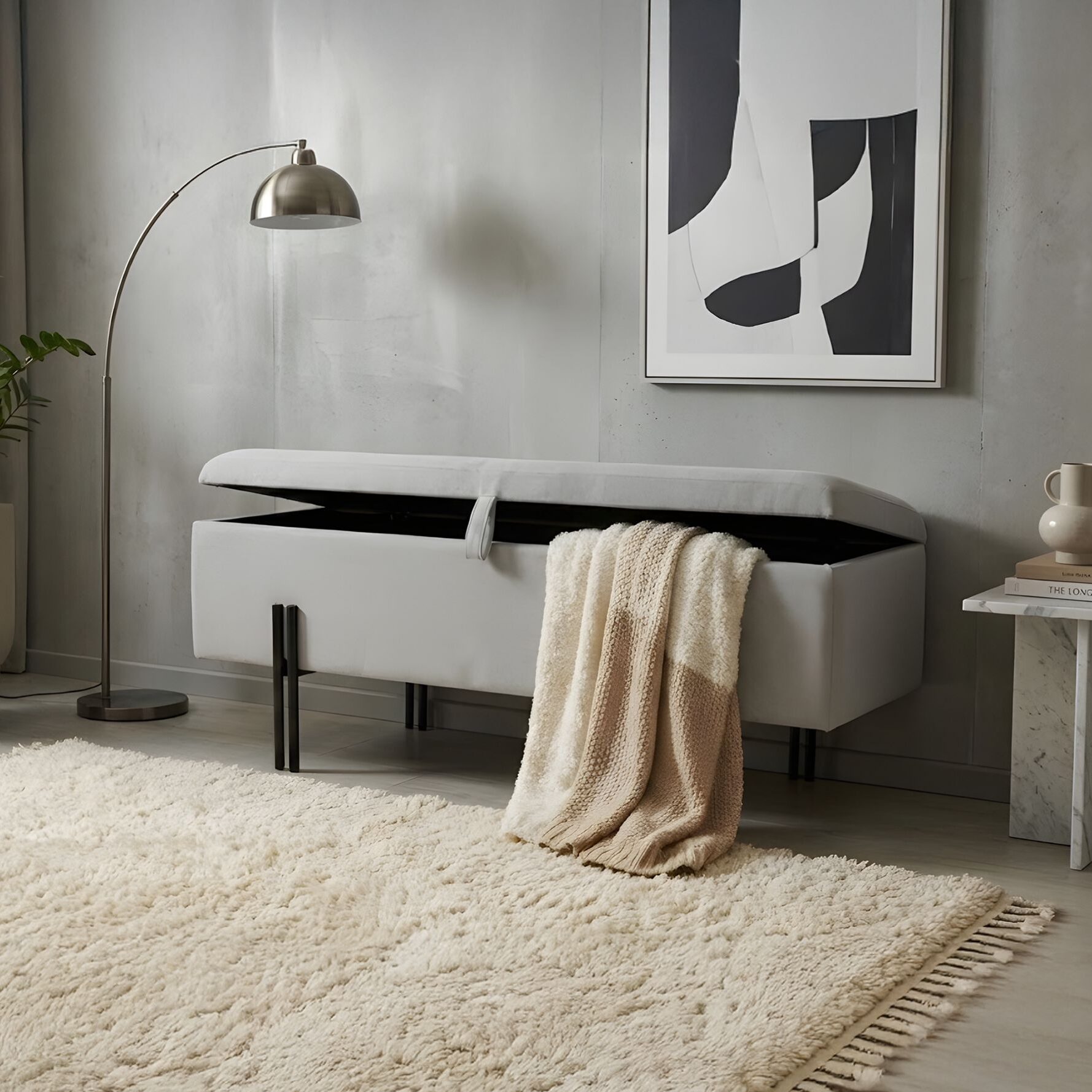 הדום/ספסל נפתח בצבע אפור בשילוב רגלי ברזל שחורות